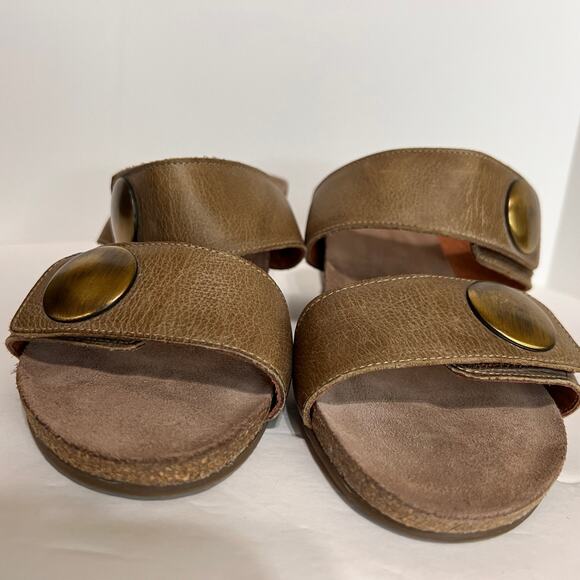 Taos Carousel Wedge Sandal in Tan Leather Size 42 EU - Picture 5 of 15